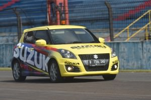 SUZUKI SWIFT SPORTS SAFETY CAR